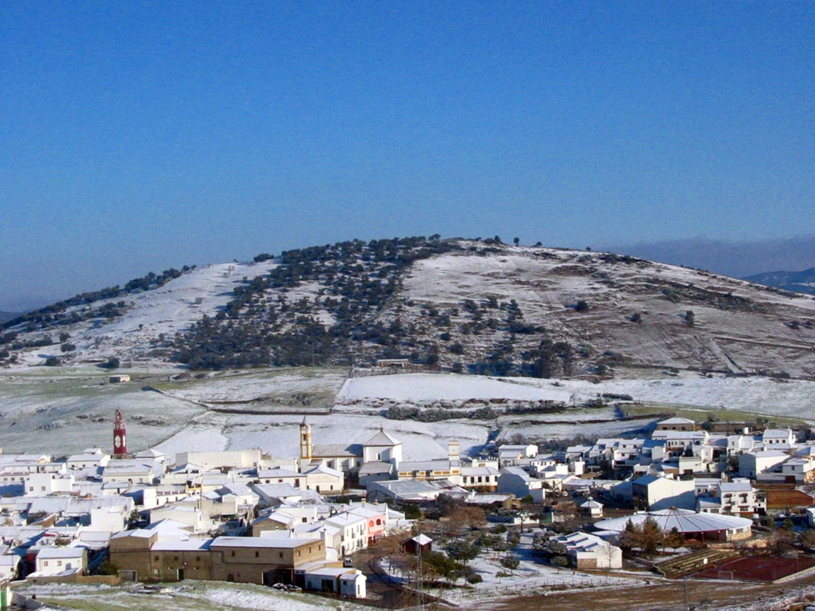 Vista de Almadén de la Plata
